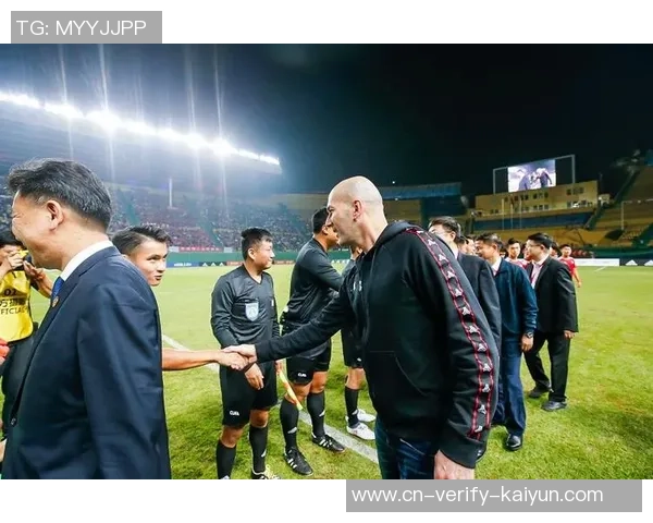 足球大师成功签约传奇球员开启全新赛季征程再创辉煌